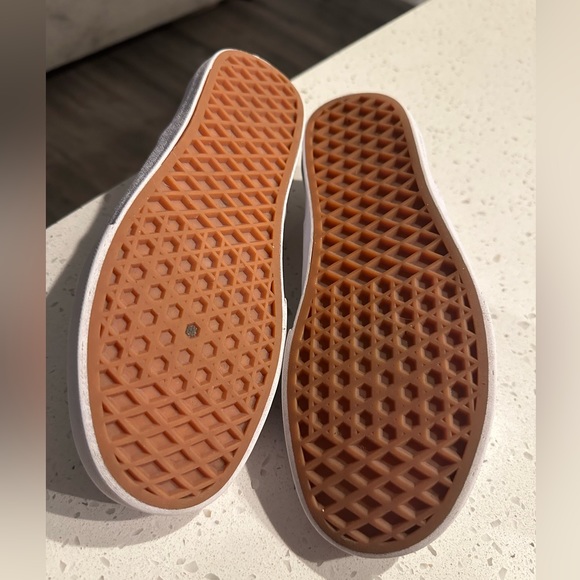 Vans - Picture 6 of 6